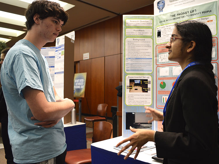 Yashaswini Makaram describes her project at Intel STS 2016.