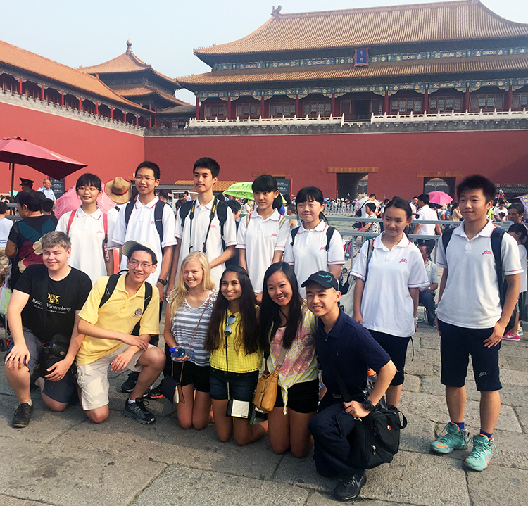 Intel ISEF finalists with Chinese school students.