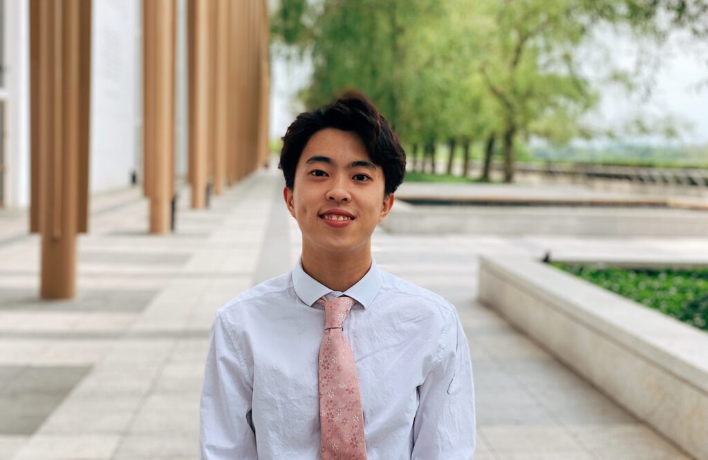 2016 ISEF alum Sidney Chu poses for a headshot