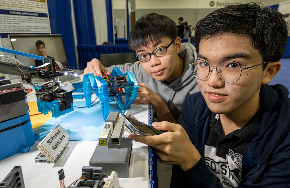 ISEF Awards - 2022 - EU Contest for Young Scientists: Saan Cern Yong and Sheng Ze Yeoh of Malaysia with their project