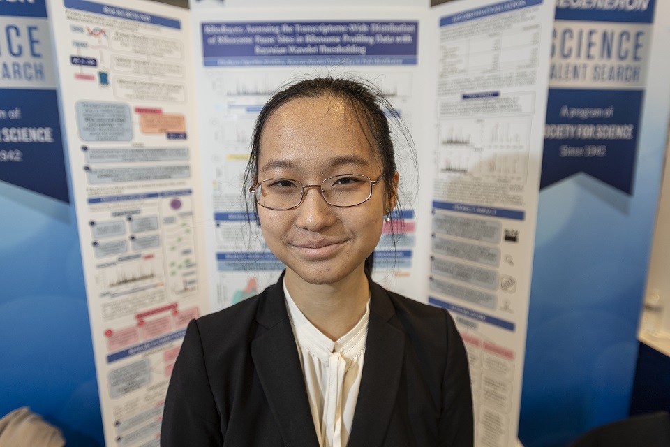 Amber Luo, 3rd place winner at STS 2022 at Public Day