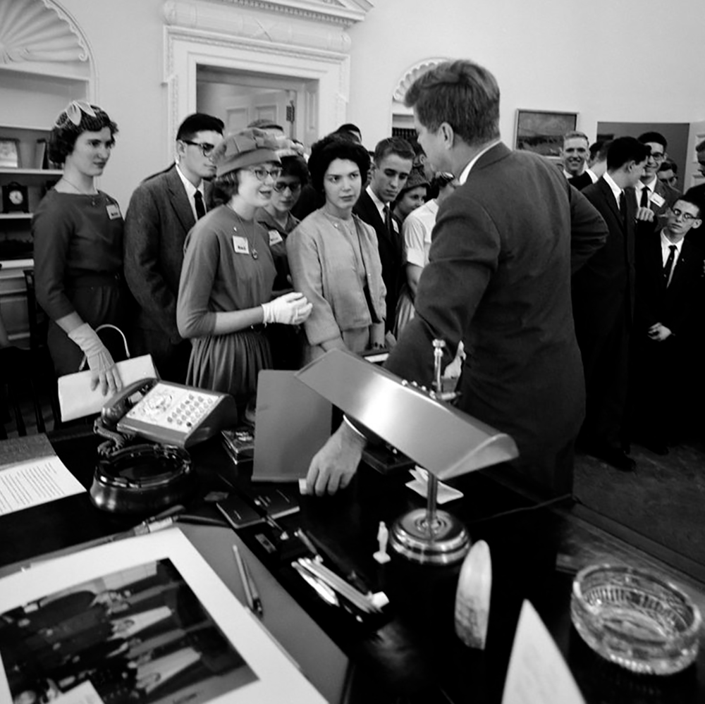 STS finalists visit President Kennedy’s office 