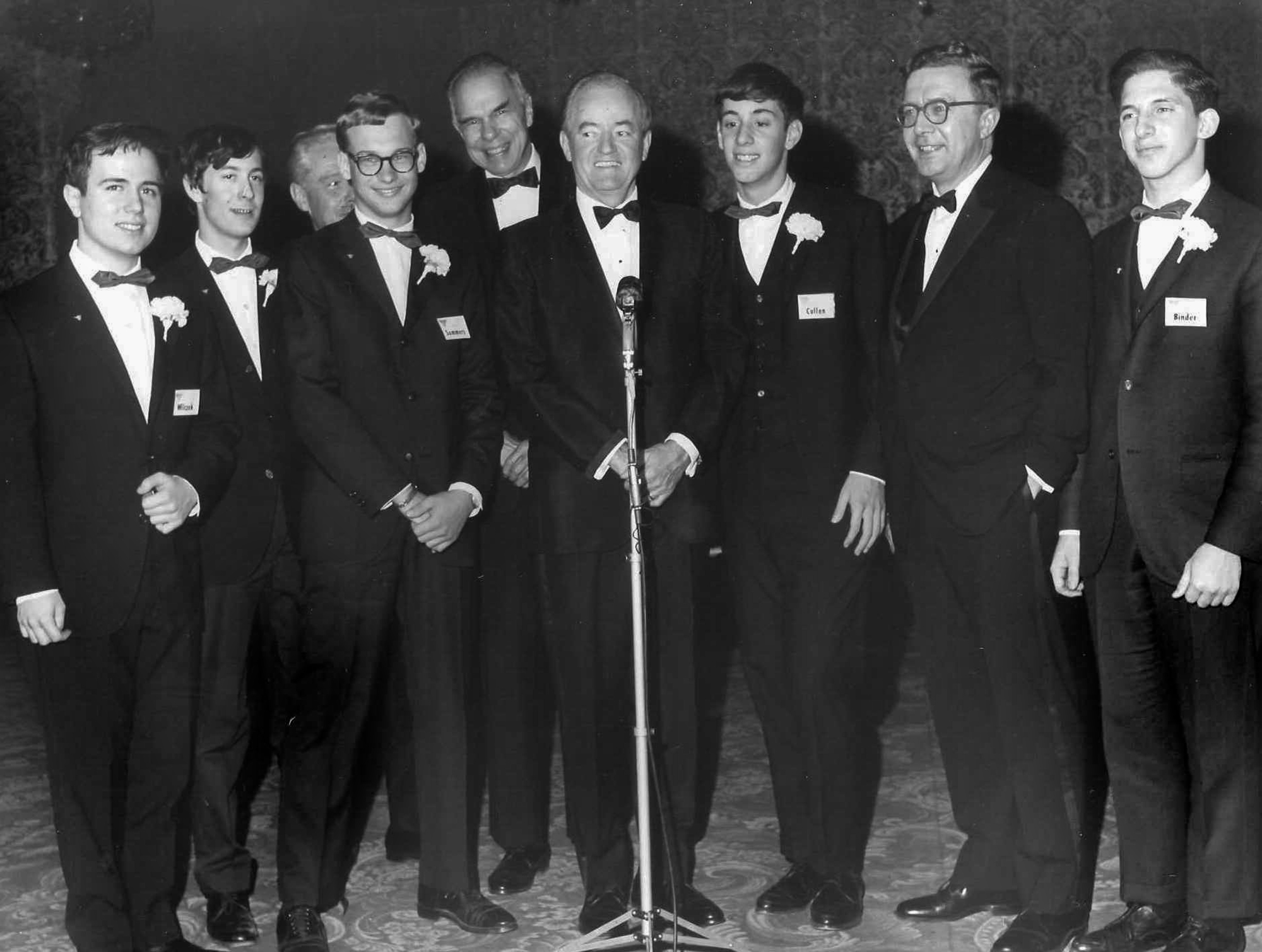 Top 5 winners pose with Vice President Humphrey