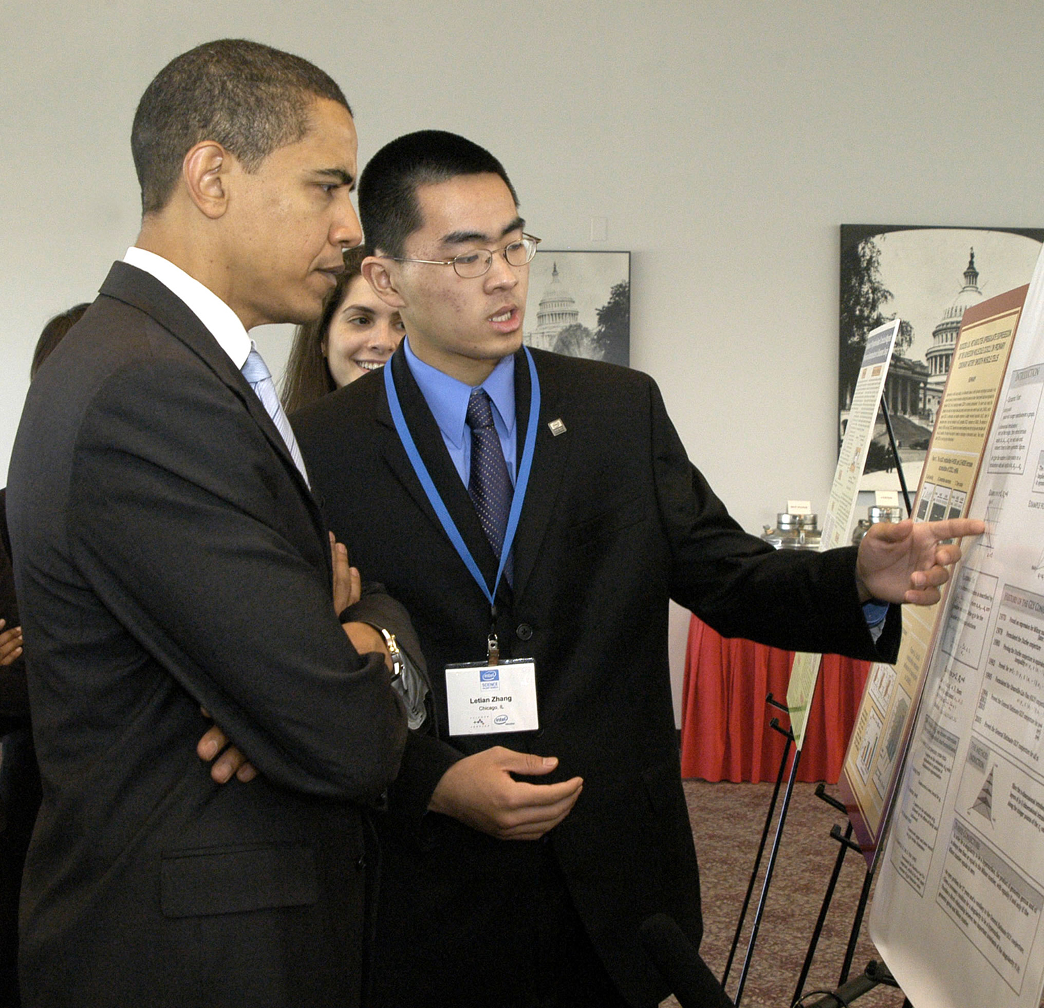 Letian Zhang presents his project to Senator Obama