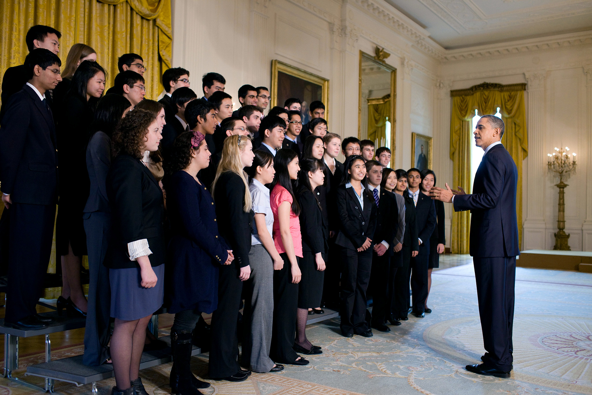 President Obama welcomes STS finalists to the White House