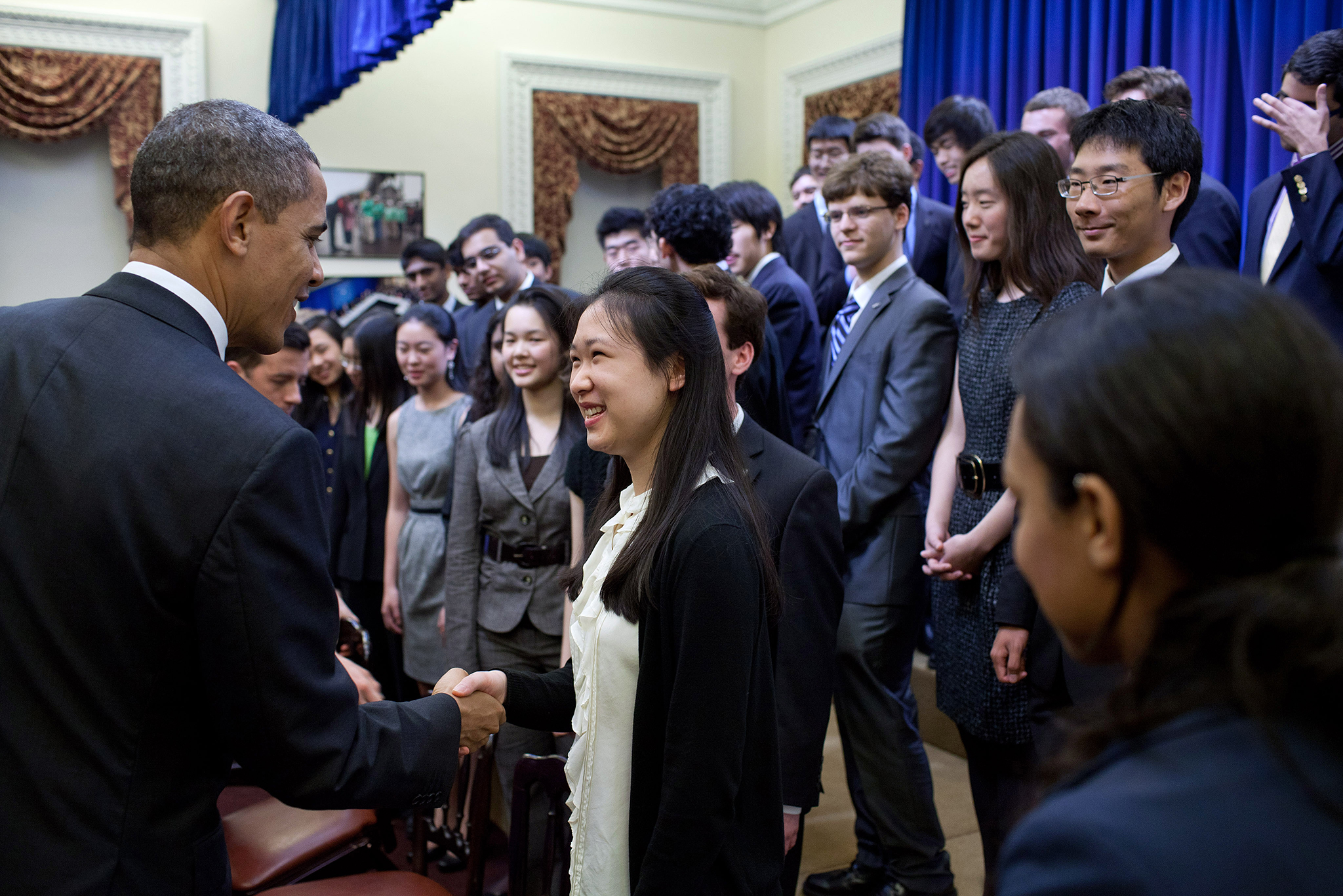 STS finalist Zizi Yu shakes hands with President Obama