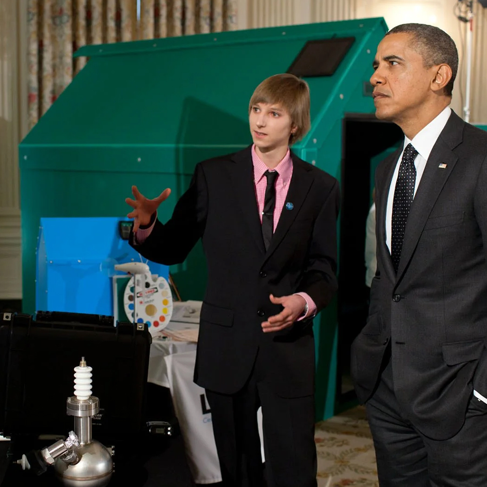 Taylor Wilson discusses his project with President Obama