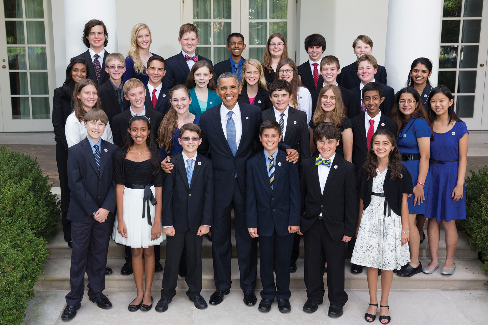 President Obama poses with Broadcom MASTERS finalists