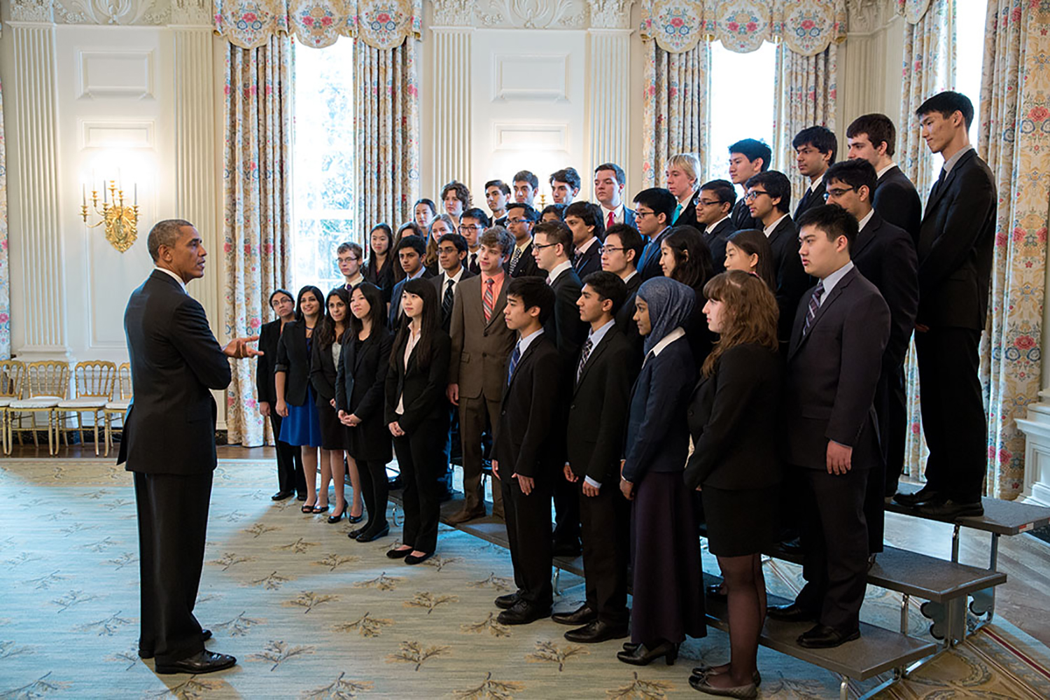 President Obama welcomes STS finalists to the White House