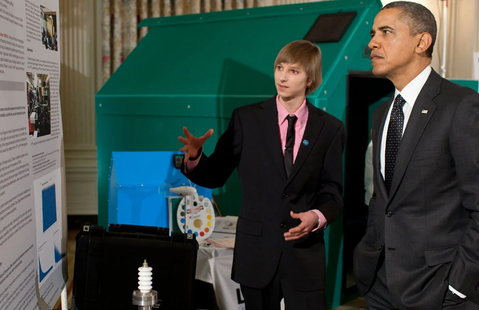White House Photo Gallery - White House Science Fair - 2012 Taylor Wilson discusses his project with President Obama