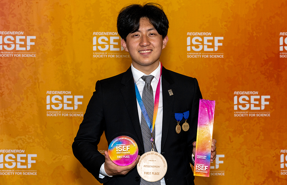 ISEF 2023 Award Ceremony, Dallas Texas -Winner of the Dudley R. Herschbach SIYSS Award : Kevin Zhu, Jericho High School, NY, United States of America