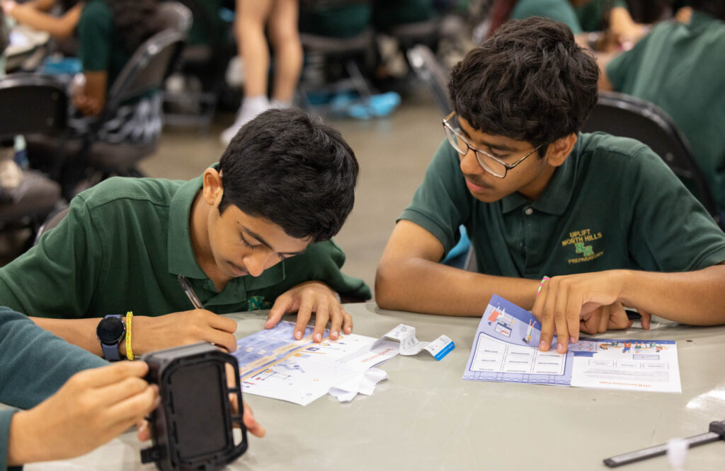 Students use scientific equipment at the Device Discovery Zone during Ed Outreach Day at Regeneron ISEF 2023.