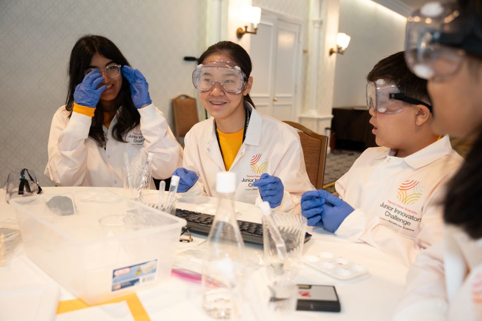 Gold team analyzes DNA samples.