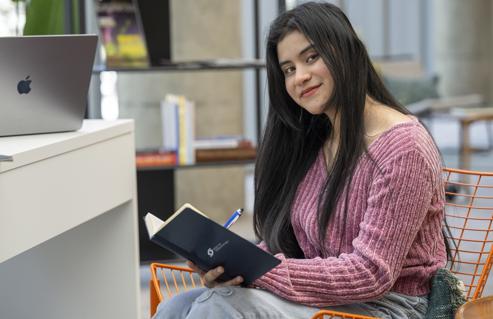 STS 2025 finalist Yurai Gutierrez Morales writing in a notebook.