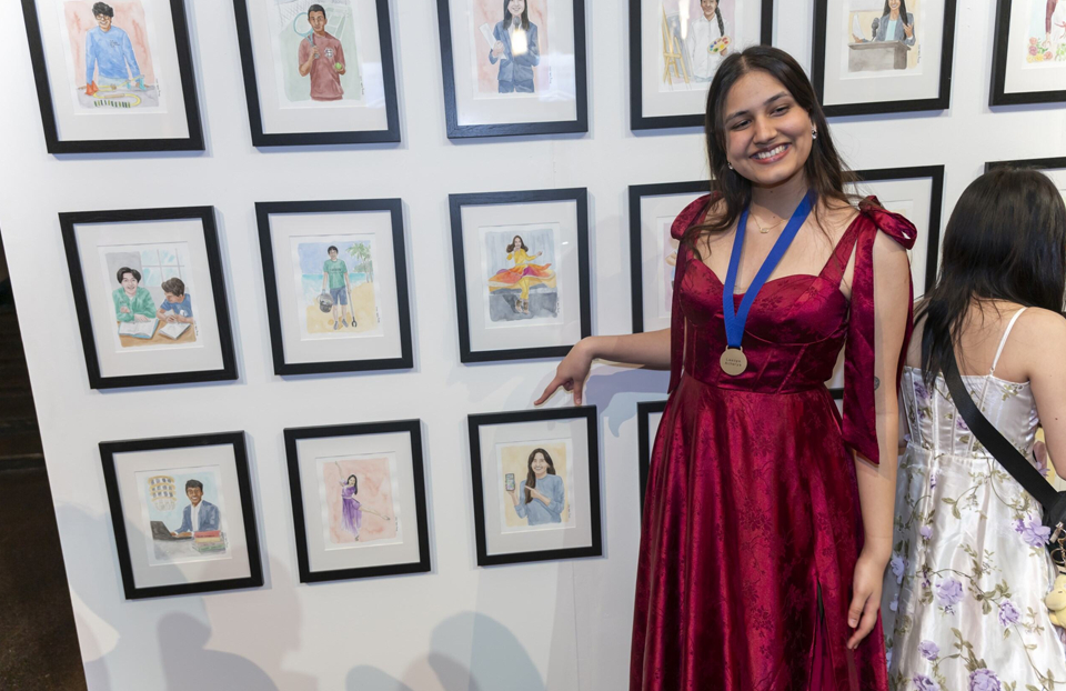 Regeneron STS 2025 finalist Laasya Acharya posing with her portrait at the Gala.