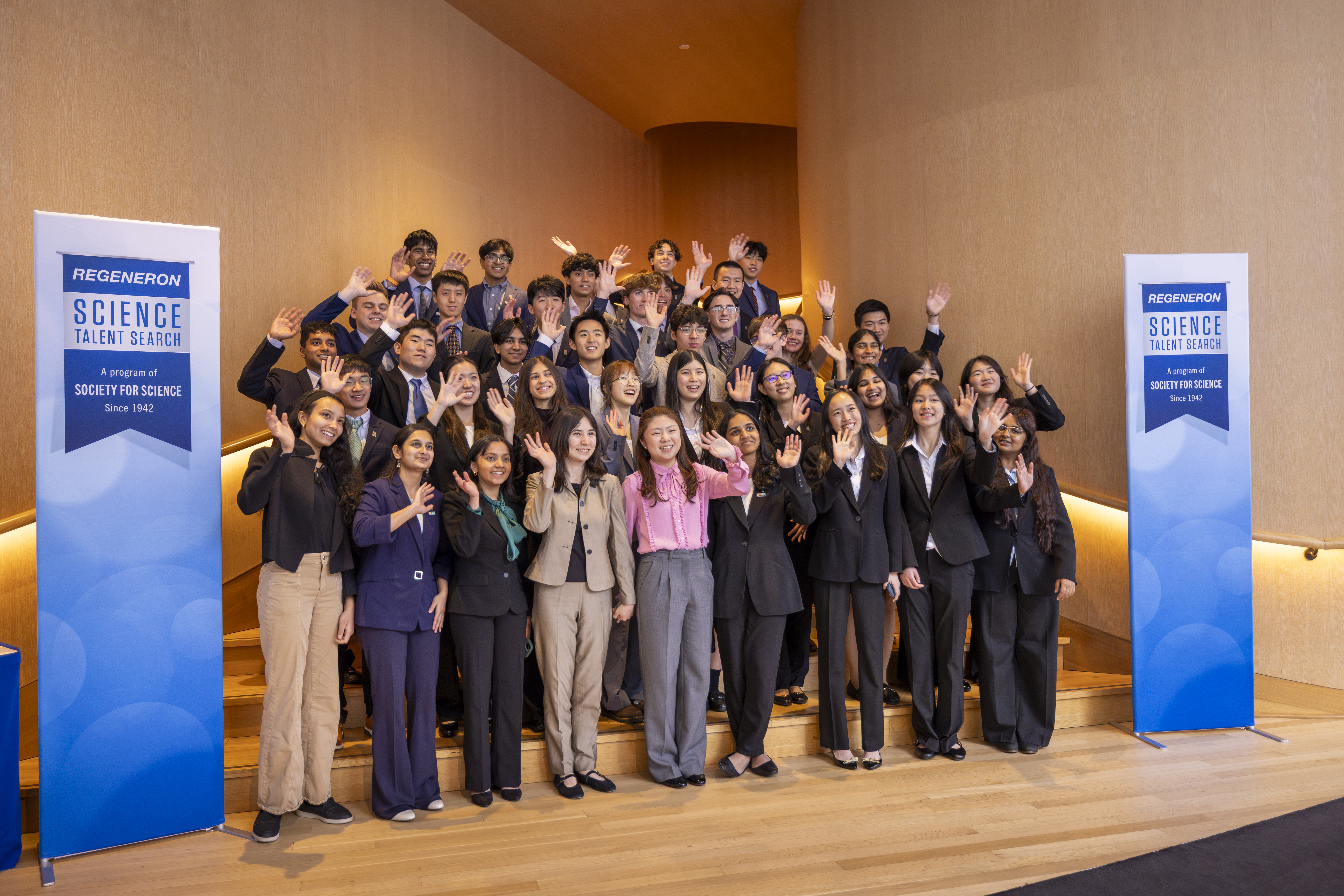 reidan_collageページ 20260308_FinalistGroup_0040_AE.jpg