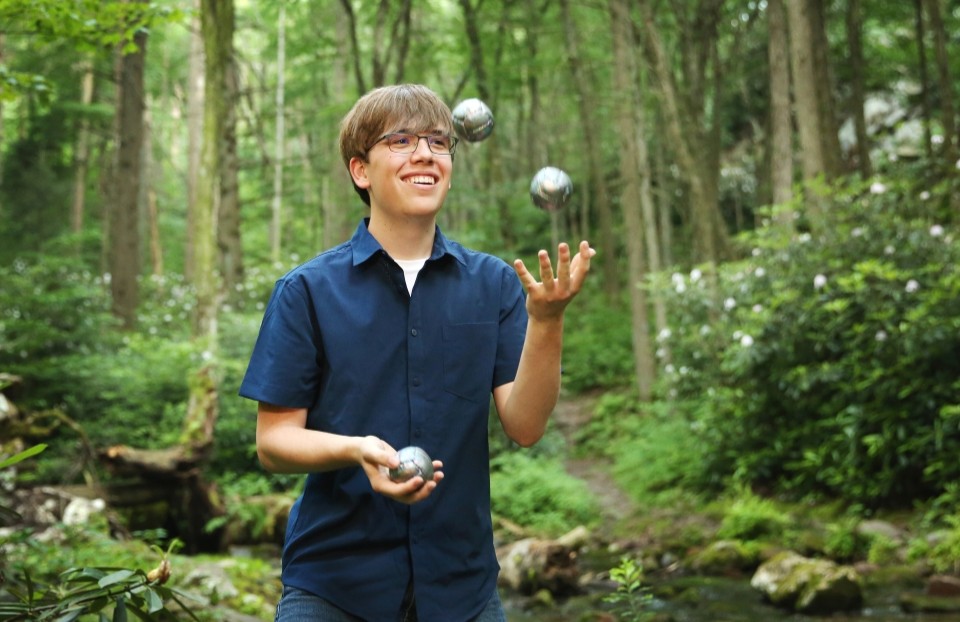 Connor Hill juggling