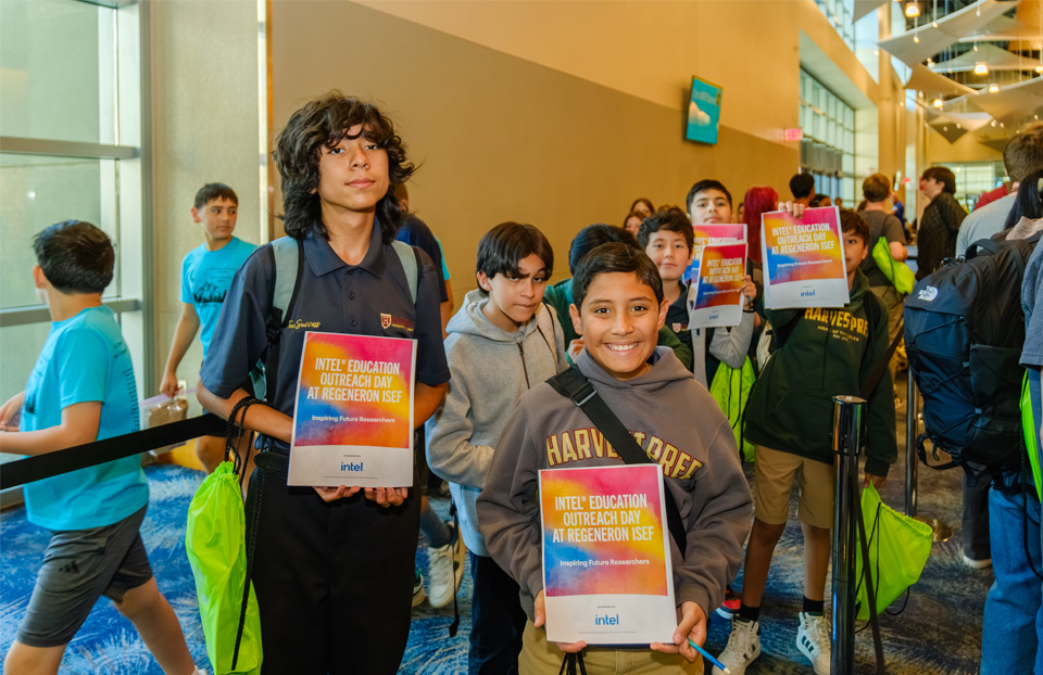 Arizona students ignite STEM interests at Intel® Education Outreach Day